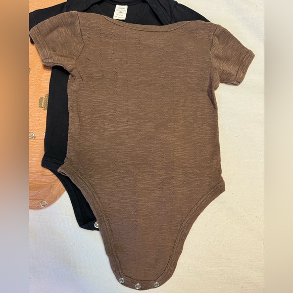 Kate Quinn | Bundle of 3 Short Sleeve Lap Neck Bodysuits | 6-12 months - Picture 3 of 8